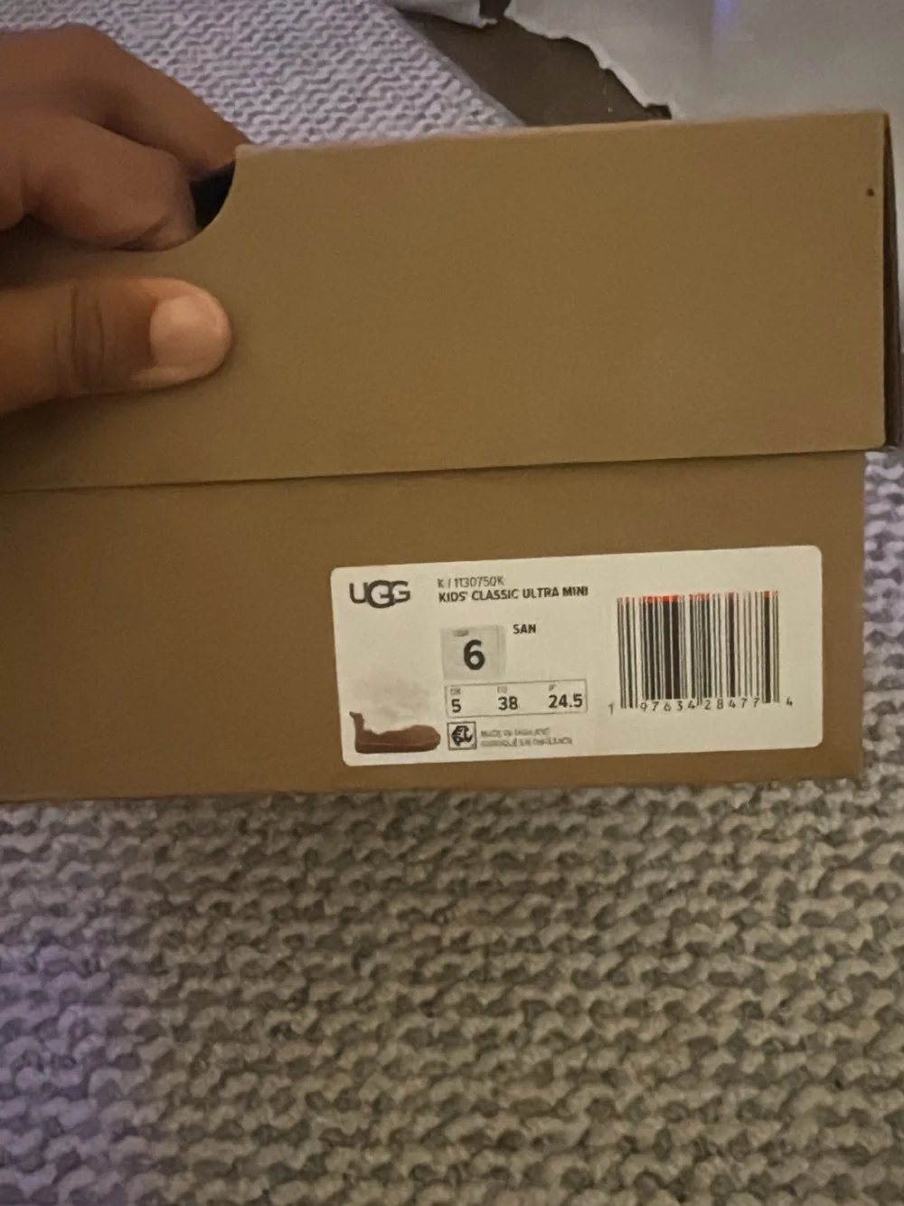 UGG Classic Ultra Mini Sand Kids 6 / Women’s 8 NWT